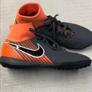 Boys turf cleats